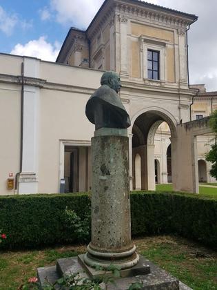 Busto in bronzo raffigurante il ritratto di Felice Barnabei (1842-1922) slide