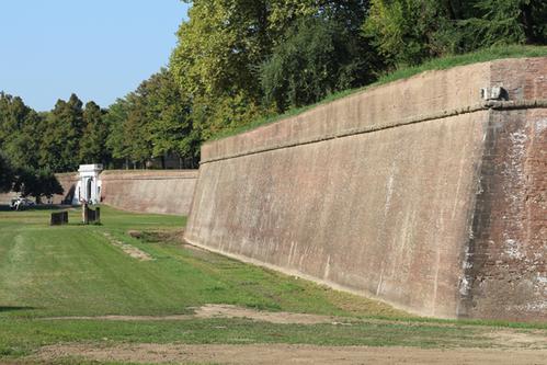 Complesso delle Mura urbane slide