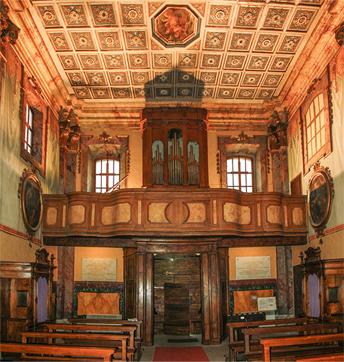 Organo della chiesa di S. Maria del Suffragio (o del Purgatorio) ad Amatrice slide