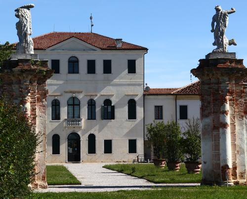 BIBLIOTECA COMUNALE DI MASSANZAGO slide