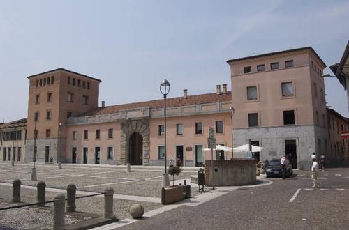 Palazzo Rasini - Salone di Apollo e Affreschi slide