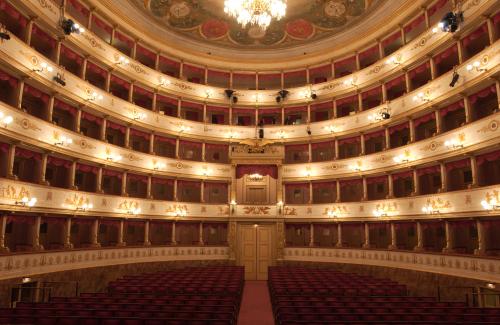 Fondazione Teatro Comunale di Modena slide