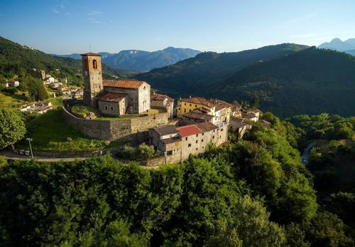 EDIFICIO STORICO CONNESSO ALL’IMPIANTO ORIGINARIO DELLA CINTA MURARIA ESTENSE slide