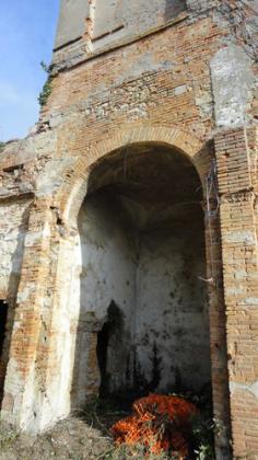 Complesso storico costituito dalla vecchia chiesa di S.Lorenzo Martire,  con annesso campanile e canonica in Fauglia slide