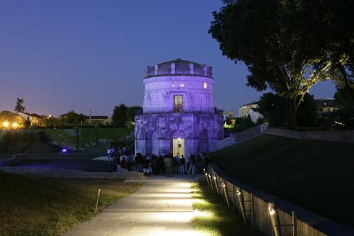 Mausoleo di Teodorico di Ravenna slide