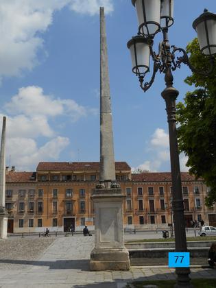 Statue in Prato della Valle - Isola Memmia slide