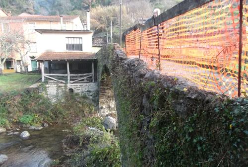 Ponte in pietra in località Mezzavalle slide