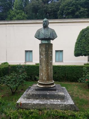 Busto in bronzo raffigurante il ritratto di Felice Barnabei (1842-1922) slide