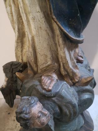 Palazzo Spinola – Scultura in gesso policromo con Immacolata slide