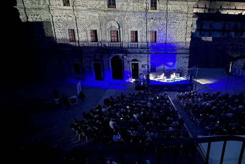 TANGRAM TEATRO ETS slide