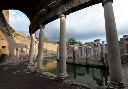 Teatro Marittimo di Villa Adriana slide