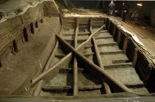 Museo della Vasca votiva di Noceto (PR) - età del bronzo (XV sec. a.C.) slide