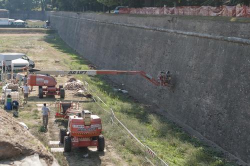 Complesso delle Mura urbane slide