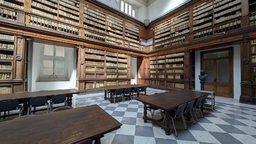 Biblioteca Universitaria di Napoli slide