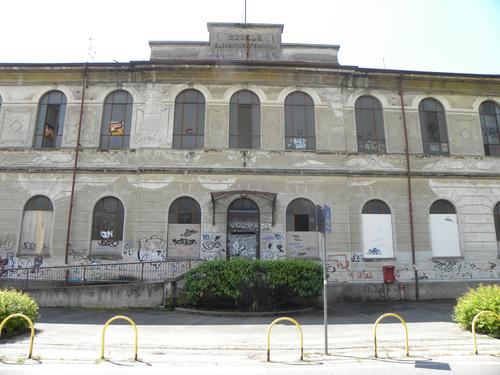 Ex scuola "Gerolamo Cardano", via Bottini slide