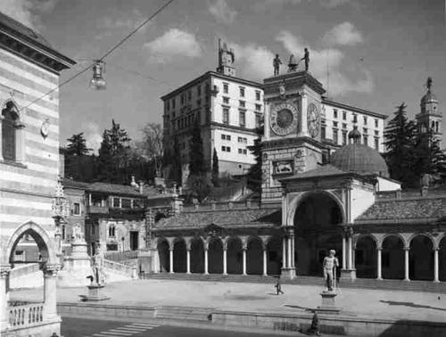 Piazza Libertà slide