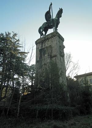 Monumento equestre in Piazzale Risorgimento slide