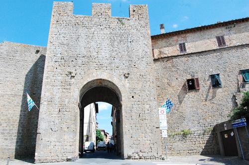 Mura medievali di Volterra slide