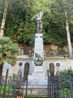 Monumento ai Caduti di Petralia Sottana slide