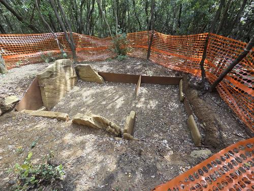 Necropoli etrusca di Riparbella e Montescudaio slide
