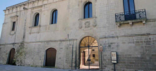 Palazzo Baronale De Gualtieriis slide