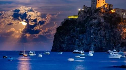 ISCHIA   GRANDI   EVENTI   ONLUS          FESTIVAL NOTE SUL MARE slide