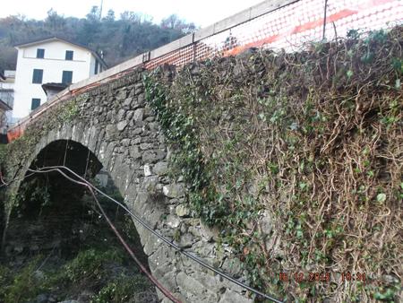 Ponte in pietra in località Mezzavalle slide