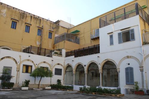 Caserma Ruggero Settimo, Piazza S. Francesco di Paola, Palermo: Chiostro slide