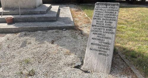 Monumento ai Caduti di San Martino in Campo slide