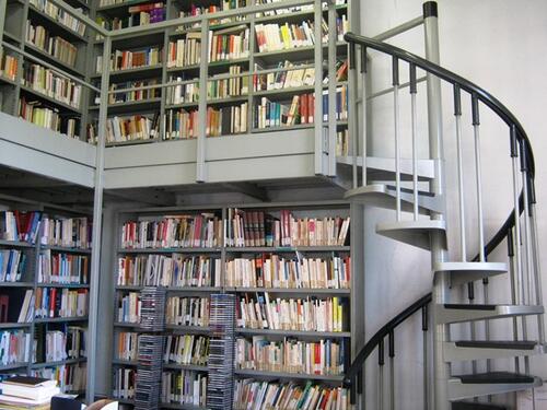 Biblioteca Comunale Vallesiana slide