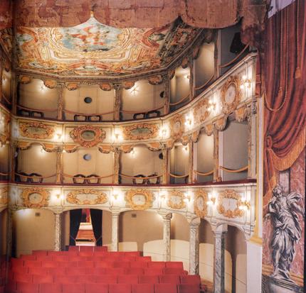 Teatro Comunale Penna San Giovanni slide