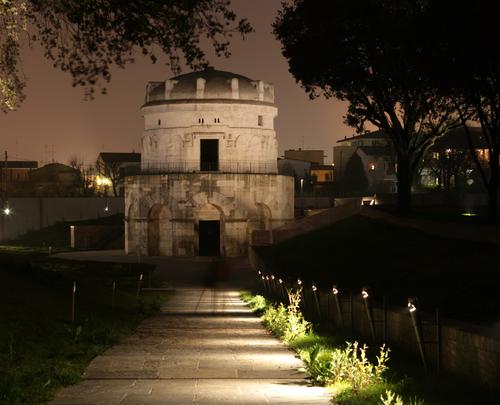 Mausoleo di Teodorico di Ravenna slide