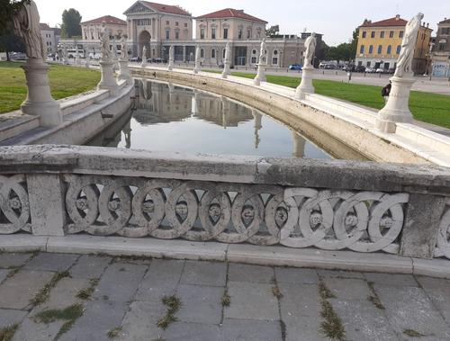 Quattro ponti di Prato della Valle slide