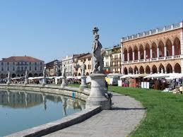 Statue in Prato della Valle - Isola Memmia slide