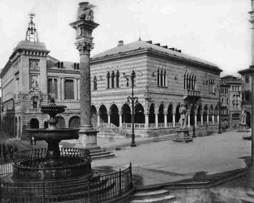 Piazza Libertà slide