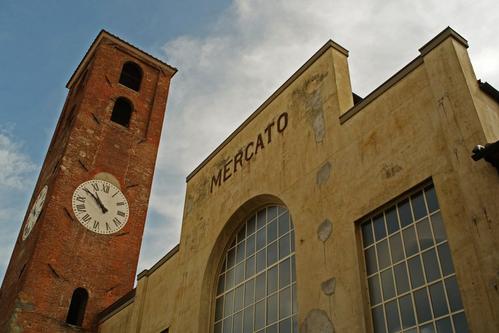 Ex Chiesa e Locali sul lato Est del Chiostro del Complesso del Mercato del Carmine slide