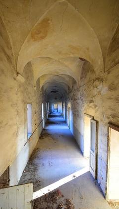 EX CONVENTO DEI FRATI FRANCESCANI DI VIA POLIDORO CALDARA slide