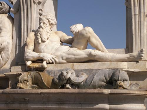 Fontana del Sebeto slide