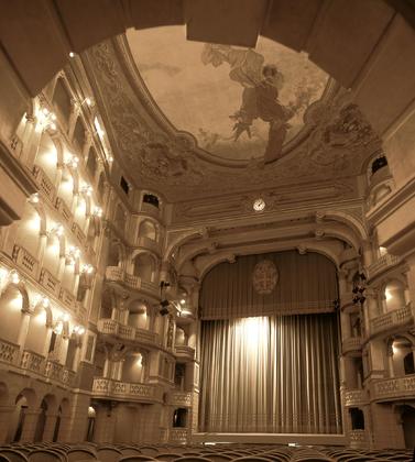 FONDAZIONE TEATRO FRASCHINI slide