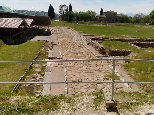 Parco Archeologico Regionale della Città Romana di Suasa slide