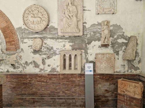 Museo Nazionale di Ravenna - Secondo  Chiostro - restauro angolo nord - Lapidario slide