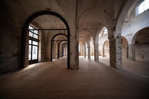 Ex Chiesa e Locali sul lato Est del Chiostro del Complesso del Mercato del Carmine slide