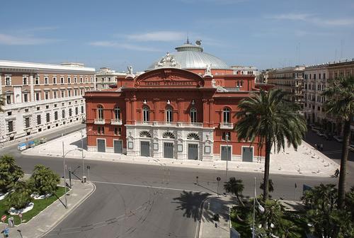 Fondazione Lirico Sinfonica Petruzzelli e Teatri di Bari slide