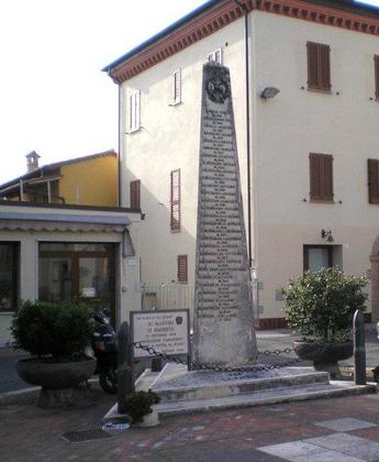 Monumento ai Caduti di Castel del Piano slide