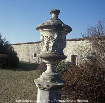 Statue del Parco di Villa Manin di Passariano slide