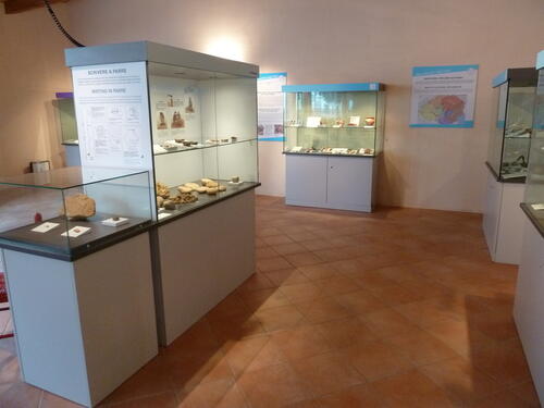 Parra Oppidum degli Orobi - Parco archeologico e Antiquarium slide