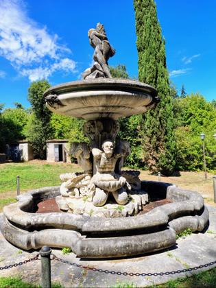 VILLA CHIGI SARACINI E PARCO MONUMENTALE slide