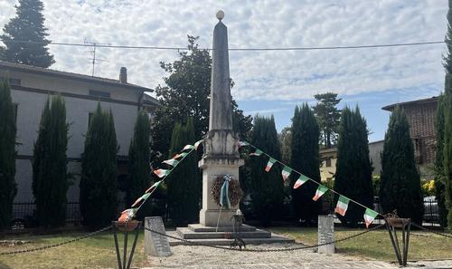 Monumento ai Caduti di San Martino in Campo slide