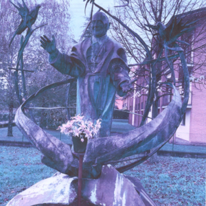 Monumento a Papa Giovanni XXIII scultore Tomaso Pizio di Bergam - Restauro