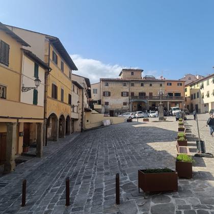 PIAZZA GHIBERTI - PELAGO slide